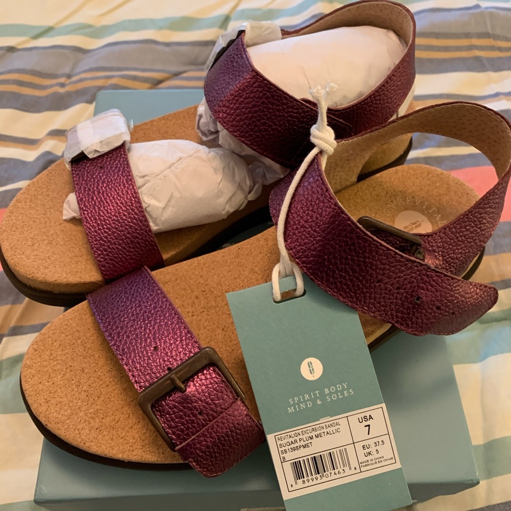 ⭐️ Revitalign women’s 7 purple Excursion sandals NWT